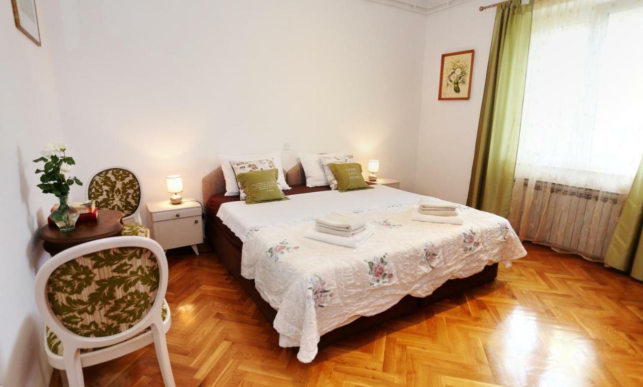 Rose Apartment *